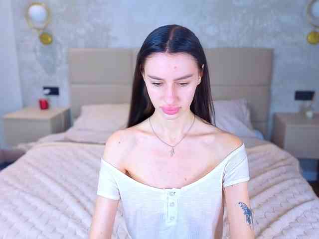 SnowWhiteee webcam