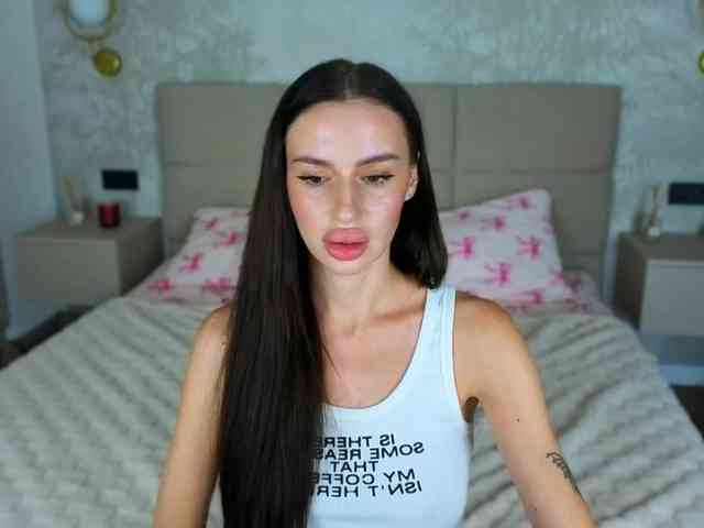 SnowWhiteee webcam