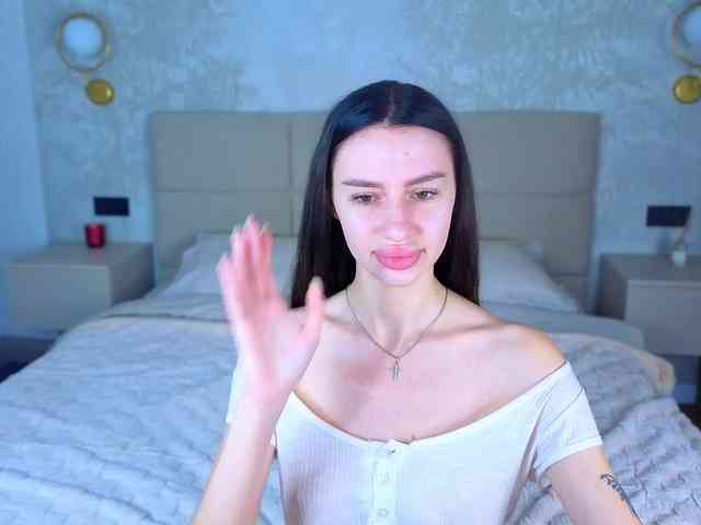 SnowWhiteee webcam