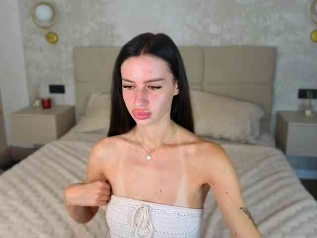 SnowWhiteee webcam