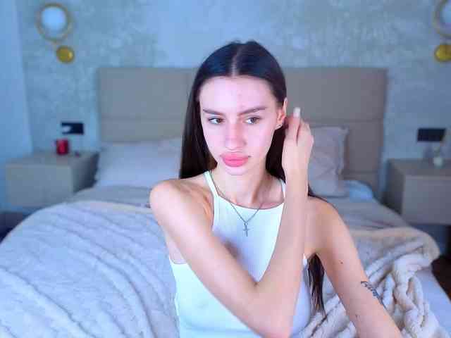 SnowWhiteee webcam