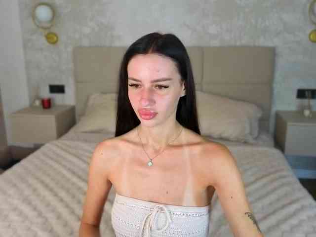 SnowWhiteee webcam