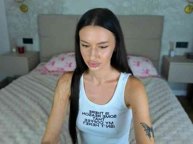 SnowWhiteee webcam