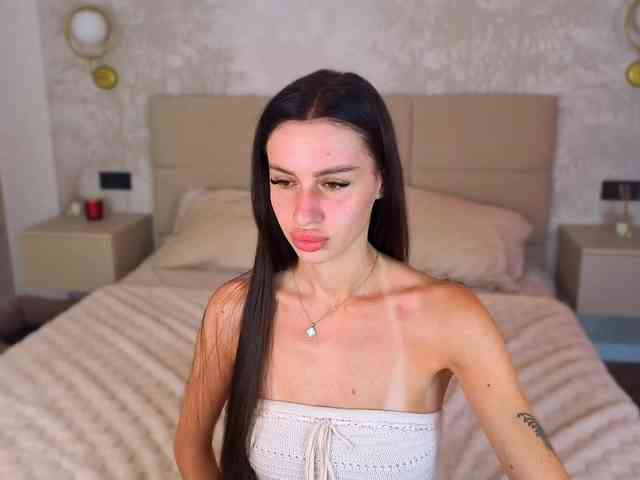SnowWhiteee webcam