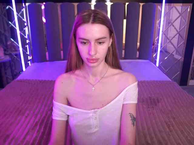 SnowWhiteee webcam