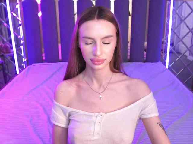 SnowWhiteee webcam