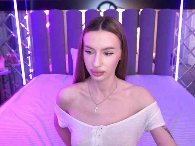 SnowWhiteee webcam