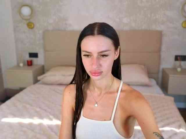 SnowWhiteee webcam