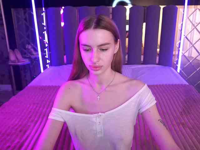 SnowWhiteee webcam