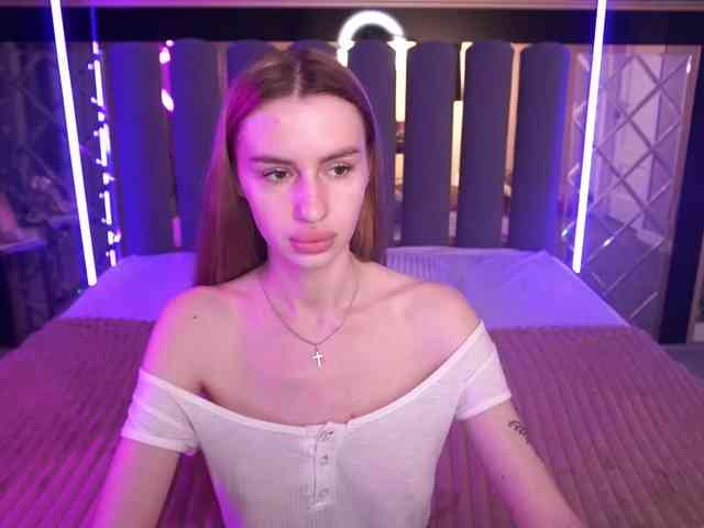 SnowWhiteee webcam