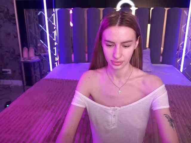 SnowWhiteee webcam