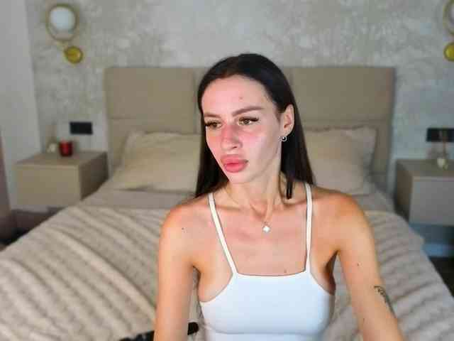SnowWhiteee webcam