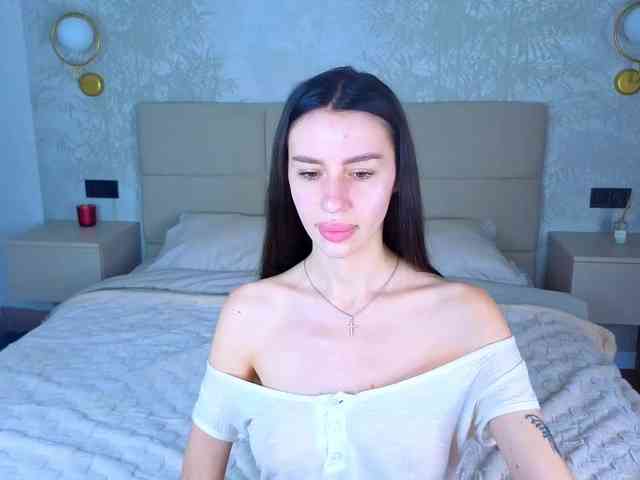 SnowWhiteee webcam