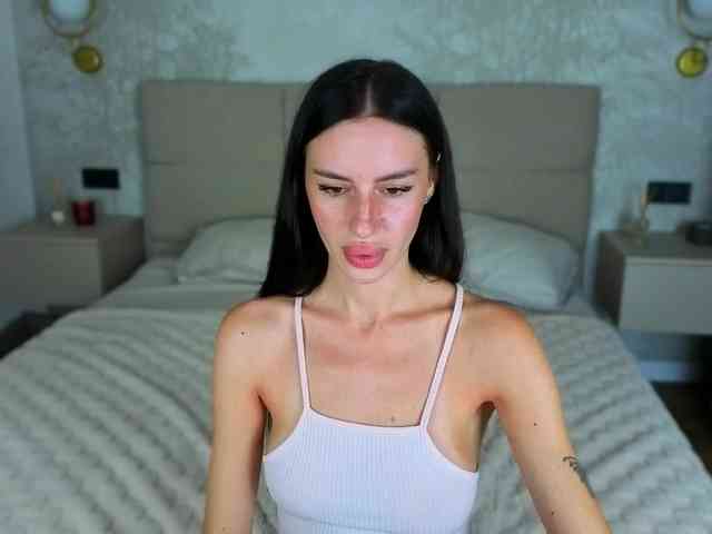 SnowWhiteee webcam