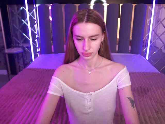 SnowWhiteee webcam
