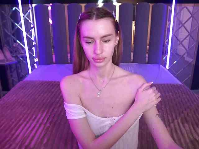 SnowWhiteee webcam