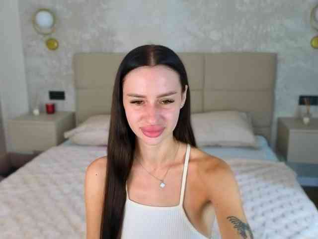 SnowWhiteee webcam