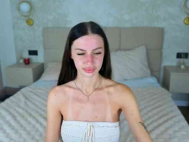 SnowWhiteee webcam