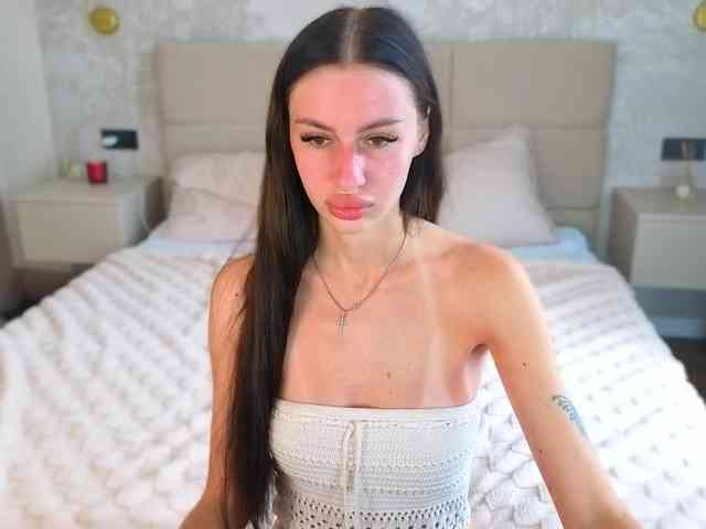 SnowWhiteee webcam