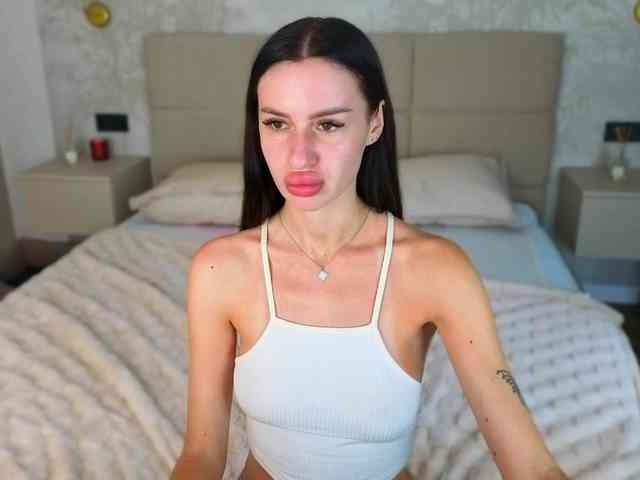 SnowWhiteee webcam