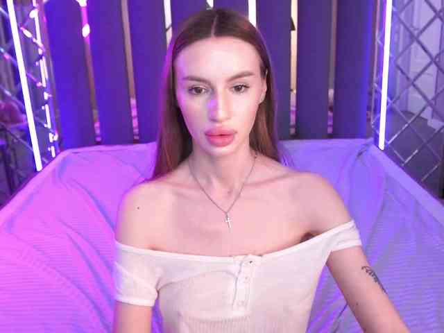 SnowWhiteee webcam