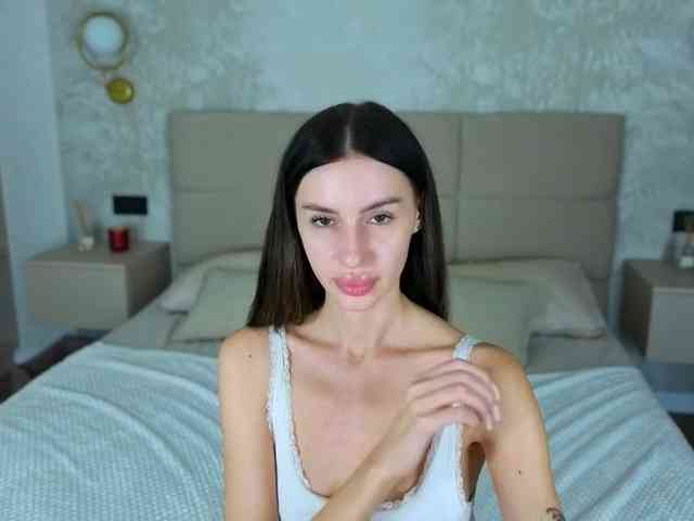 SnowWhiteee webcam