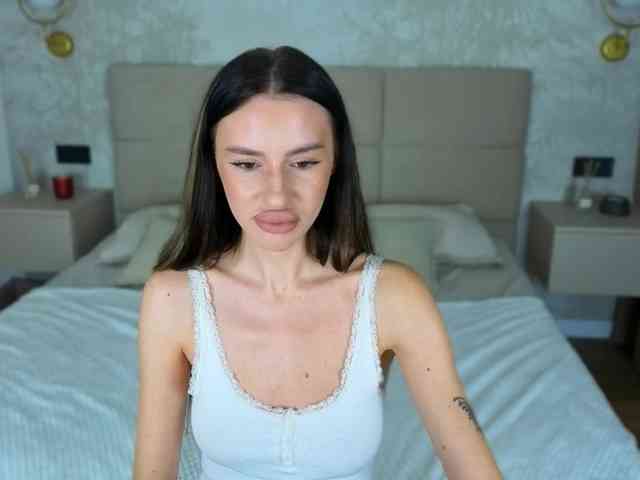 SnowWhiteee webcam