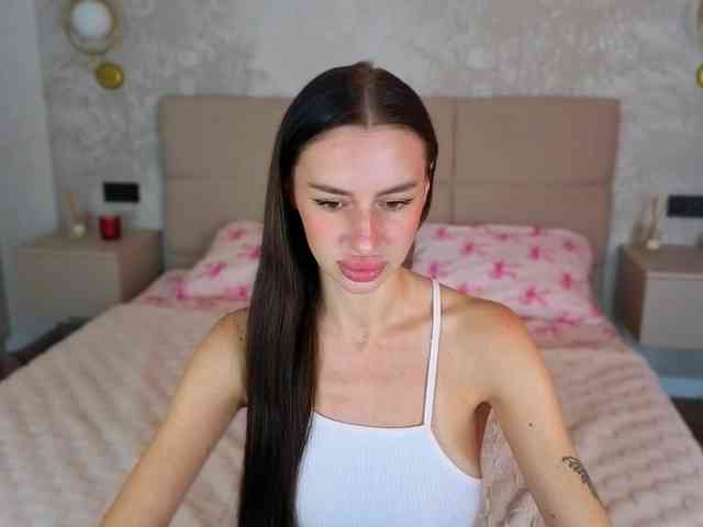 SnowWhiteee webcam