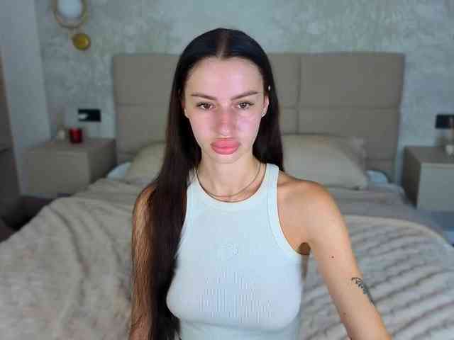 SnowWhiteee webcam