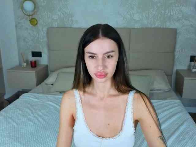 SnowWhiteee webcam