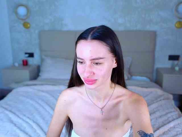 SnowWhiteee webcam
