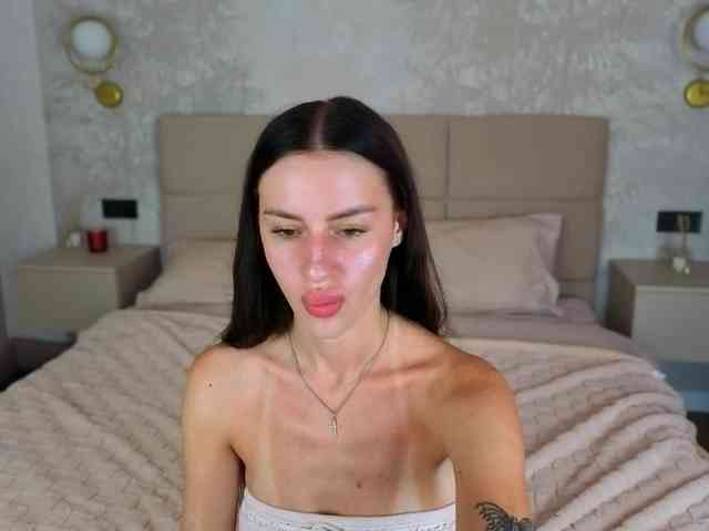 SnowWhiteee webcam
