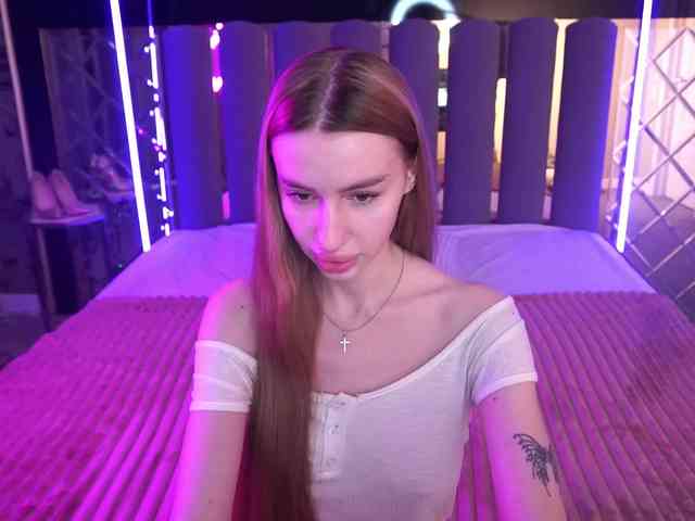 SnowWhiteee webcam