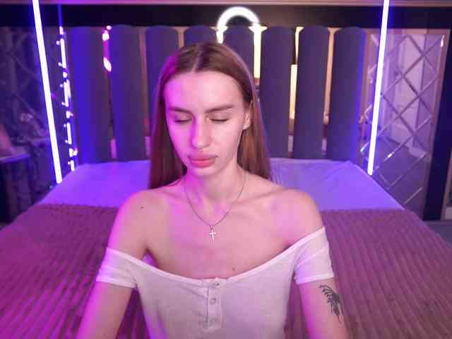 SnowWhiteee webcam