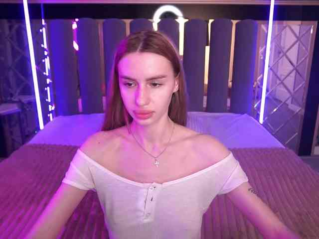 SnowWhiteee webcam
