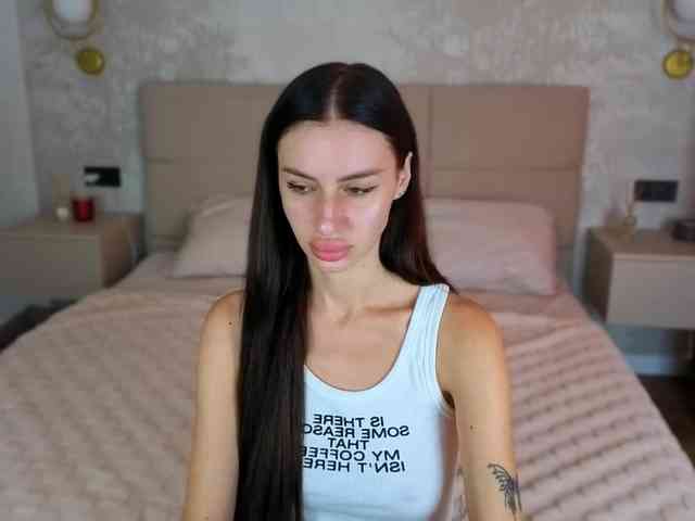 SnowWhiteee webcam