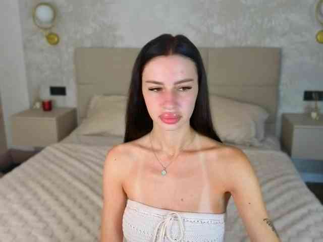 SnowWhiteee webcam
