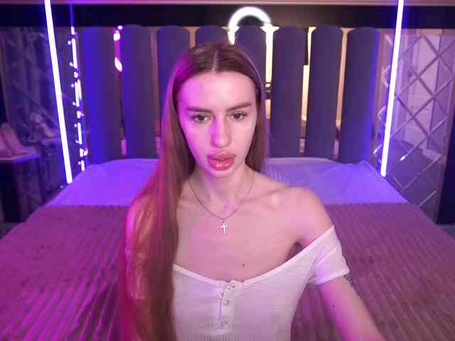 SnowWhiteee webcam