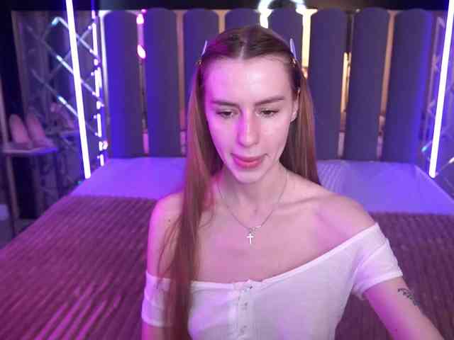 SnowWhiteee webcam