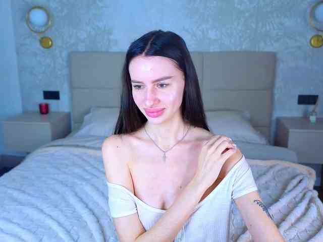 SnowWhiteee webcam