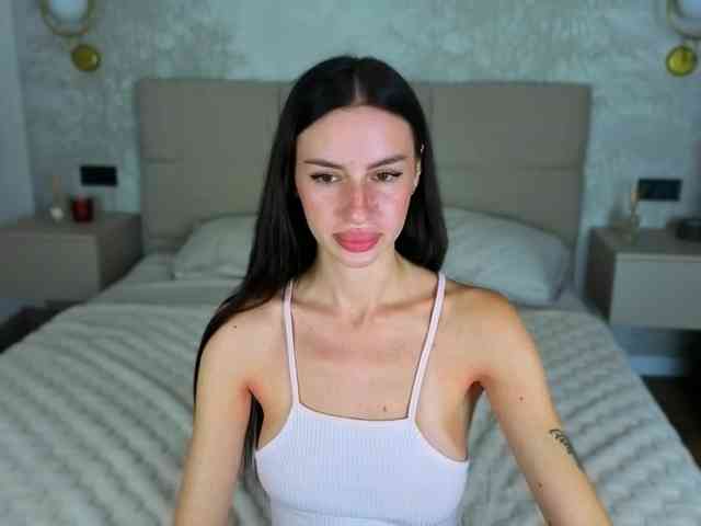 SnowWhiteee webcam