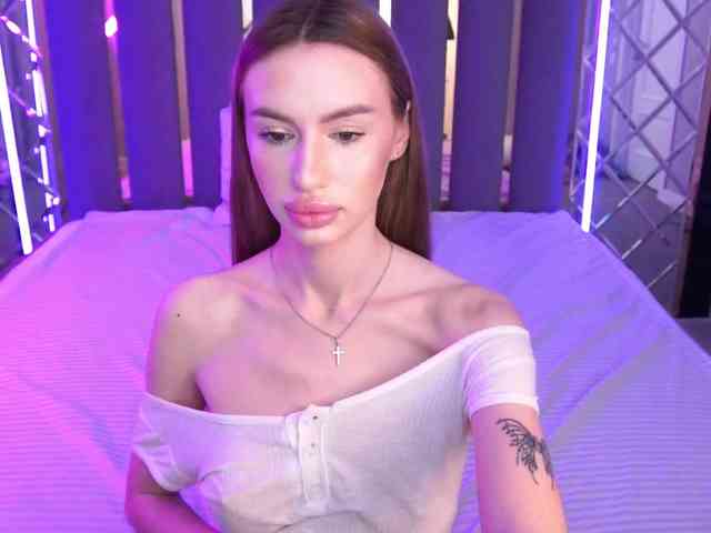 SnowWhiteee webcam