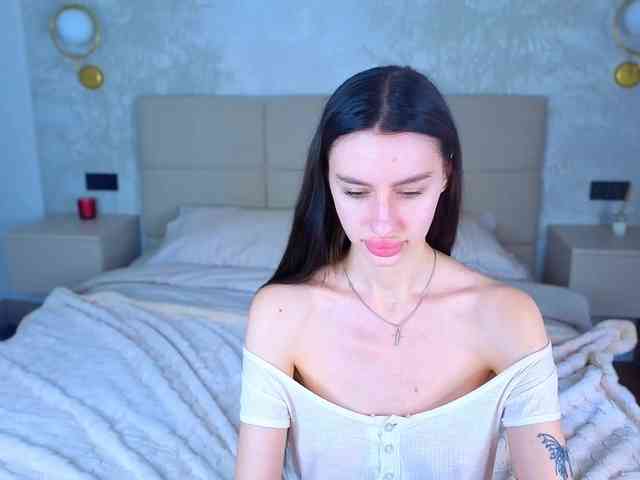 SnowWhiteee webcam