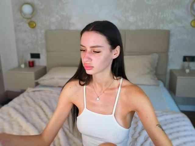 SnowWhiteee webcam