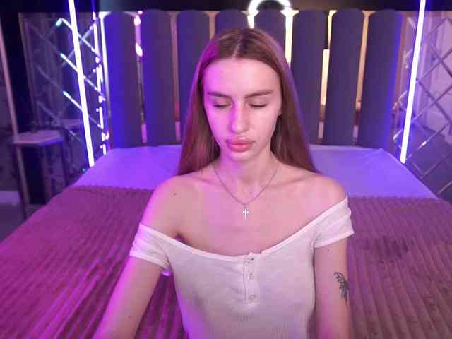 SnowWhiteee webcam