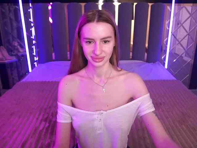 SnowWhiteee webcam