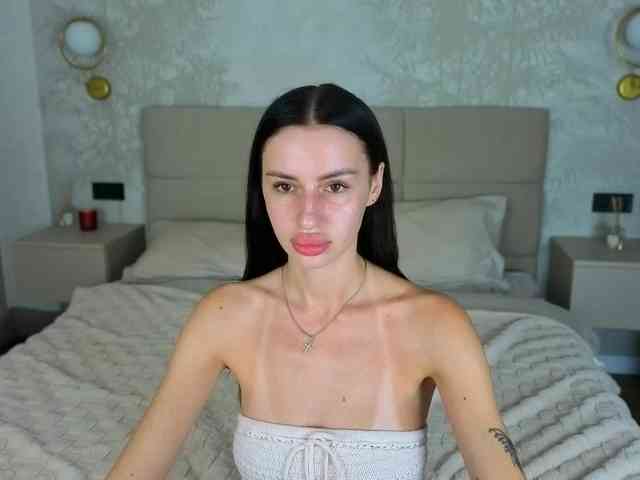 SnowWhiteee webcam
