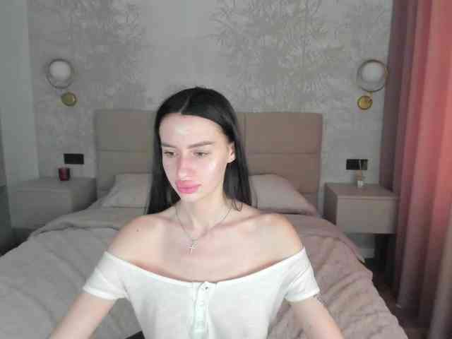 SnowWhiteee webcam