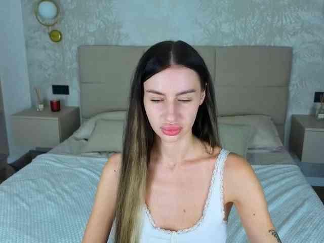 SnowWhiteee webcam