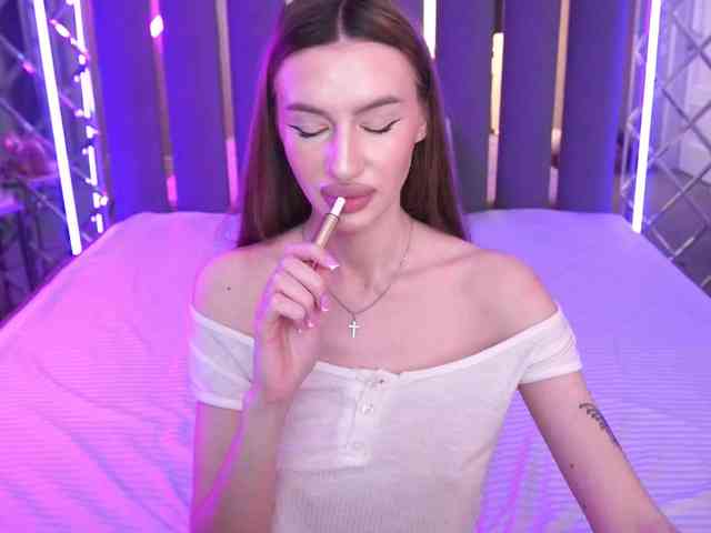 SnowWhiteee webcam